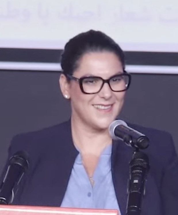 Fatima Ezzahra El Mansouri, jefa del Gobierno de Marruecos, habla ante un micrófono en 2026