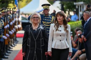 Justina Shiroka Pula durante su investidura como presidenta de Kosovo